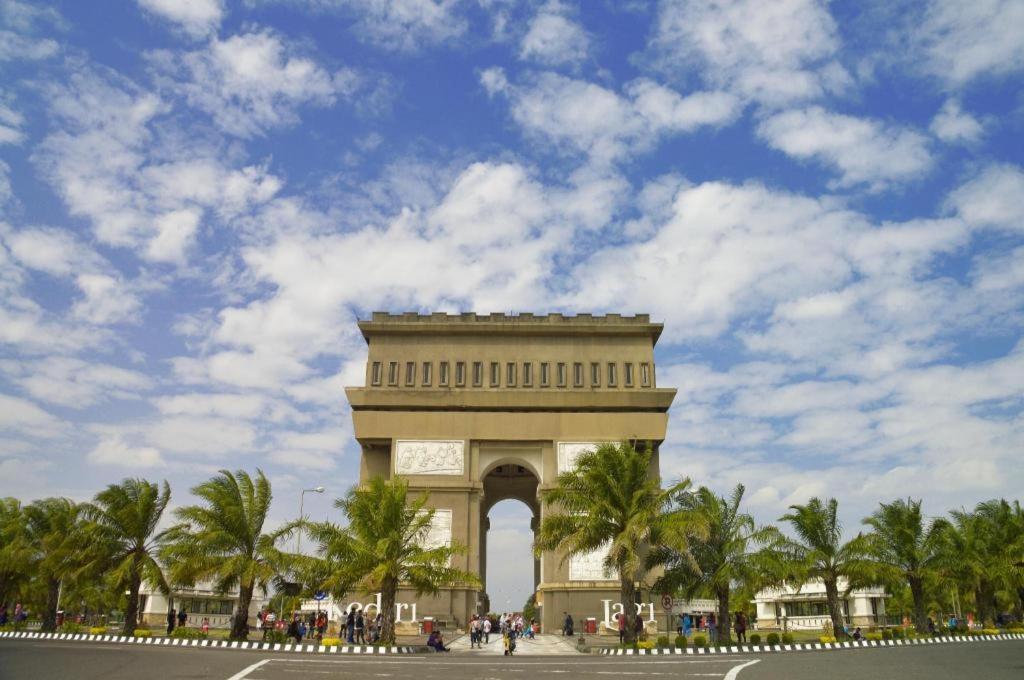 Reddoorz Syariah Near Lapangan Pancasila Simpang Lima Hostel Семаранг Екстериор снимка
